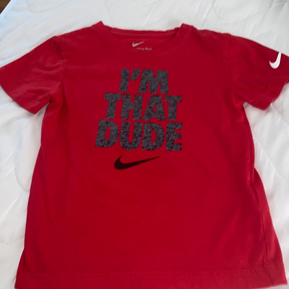 Adorable Nike Tee Size Boys S (4-5 years)